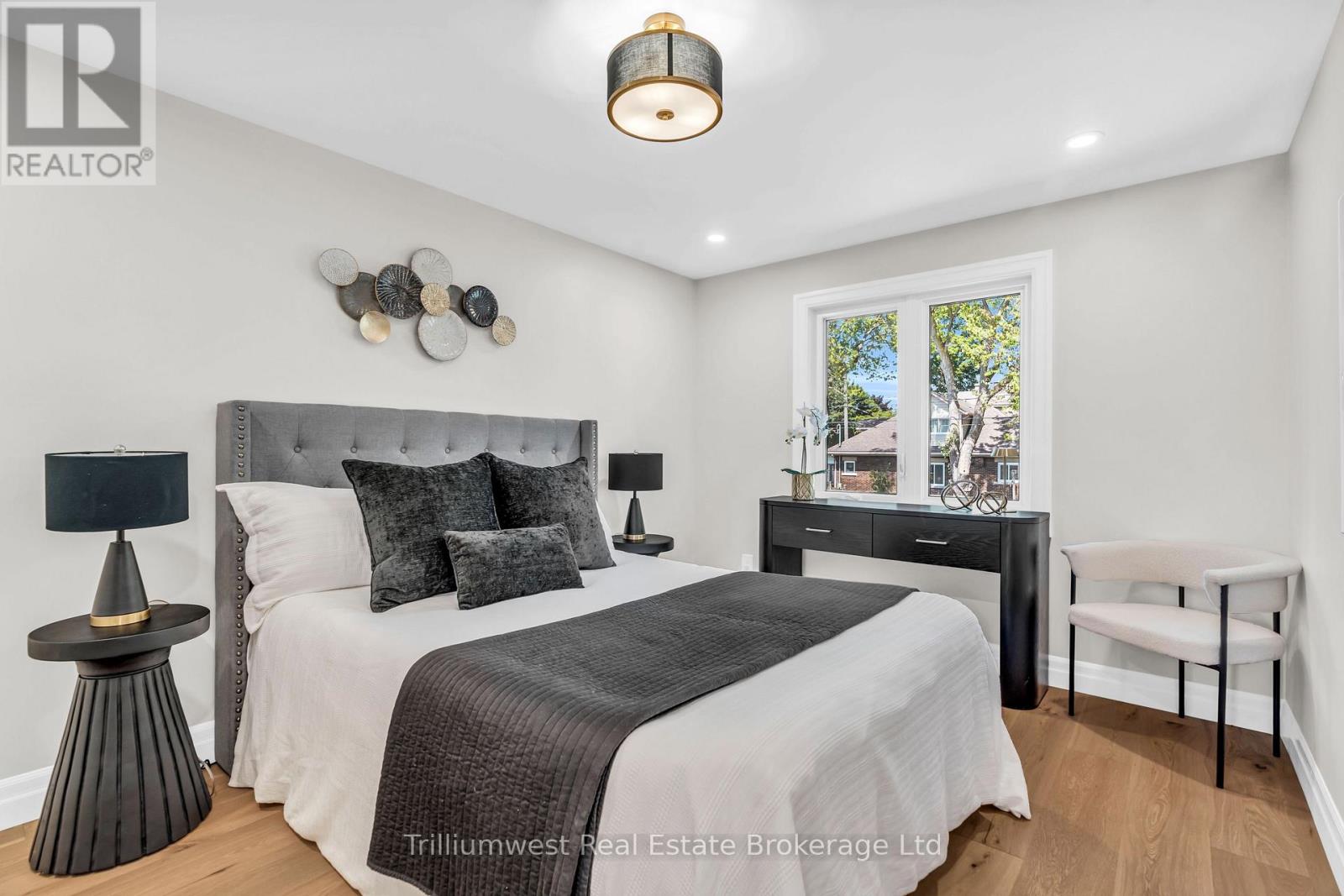 8 Chadwick Avenue, Guelph, Ontario N1H 3E4 - Photo 27 - X12550870