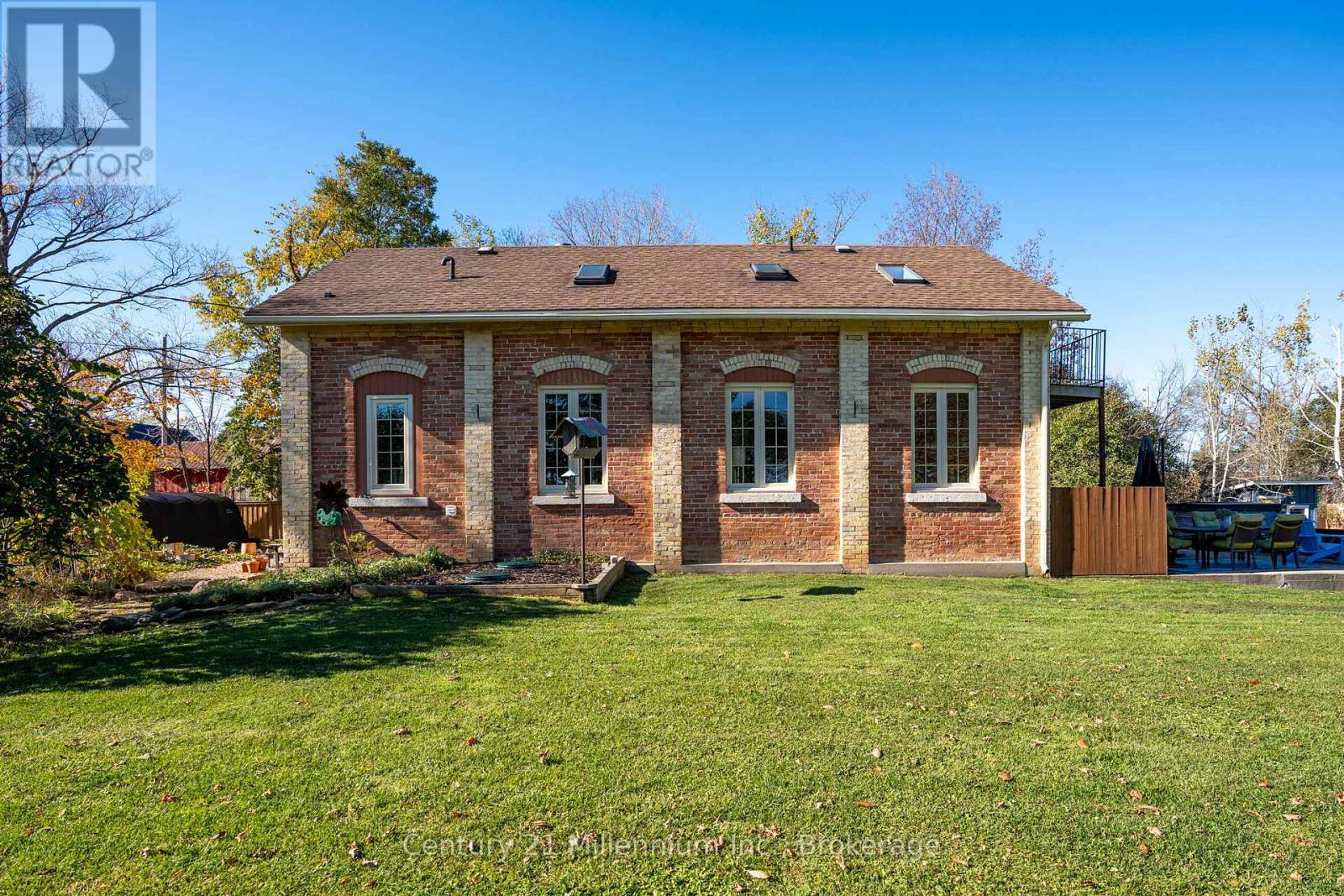 404223 Concession 20, Georgian Bluffs, Ontario N0H 1S0 - Photo 5 - X12550912