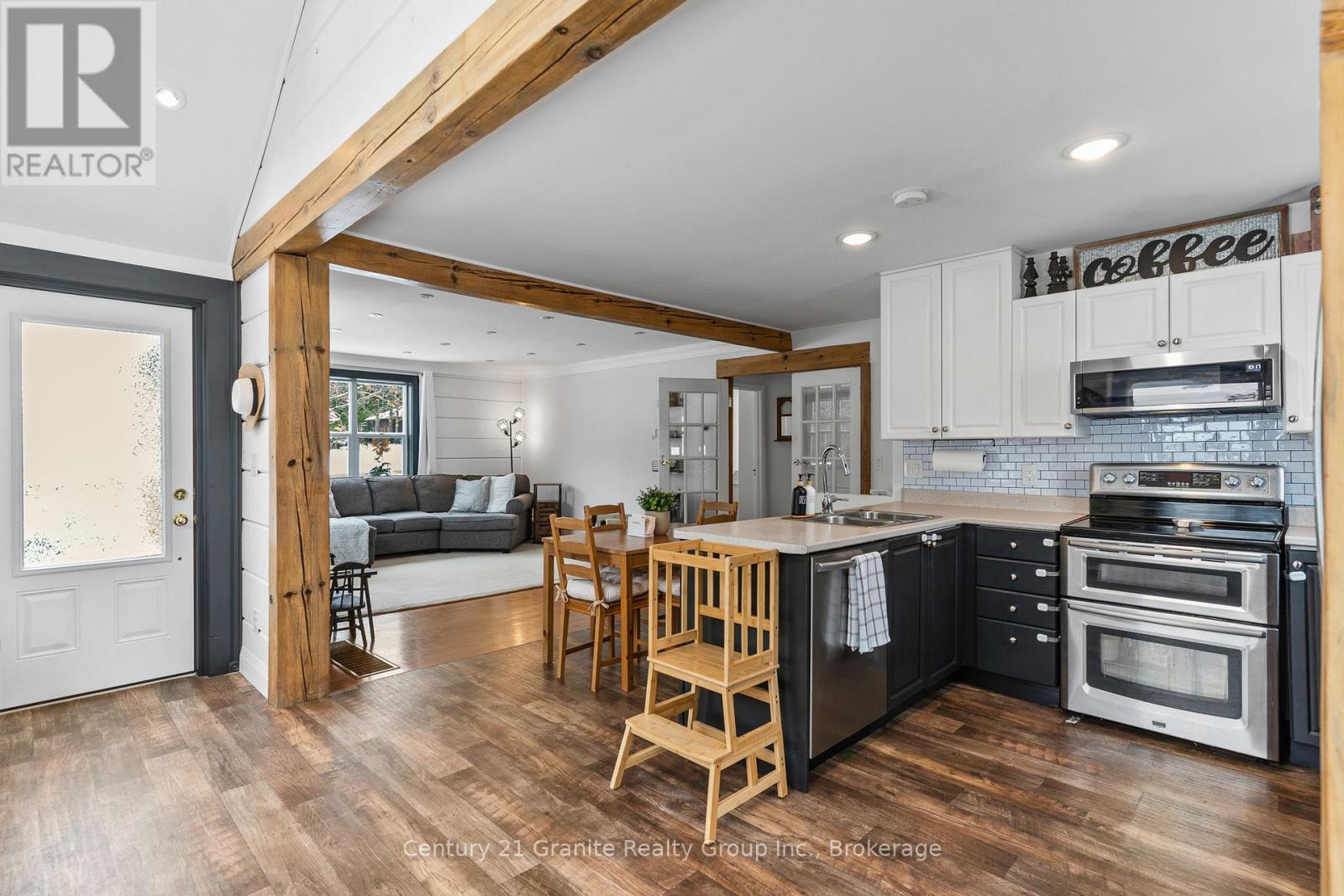 3 Lambs Lane, Kawartha Lakes, Ontario K0M 1G0 - Photo 6 - X12550920