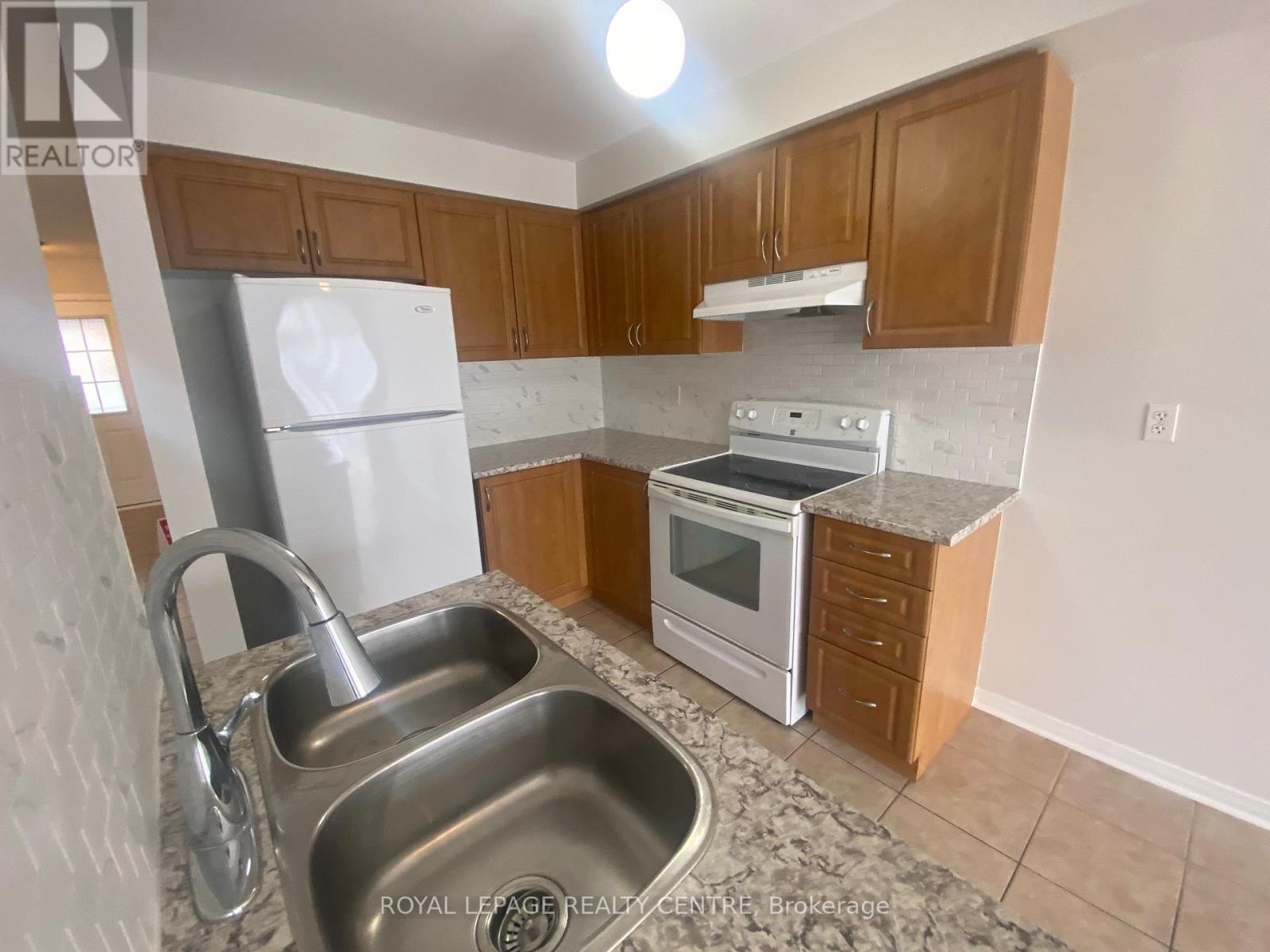 70 Charcoal Way, Brampton, Ontario  L6Y 5R9 - Photo 4 - W12550574