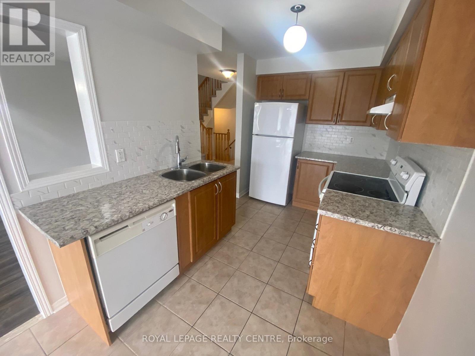 70 Charcoal Way, Brampton, Ontario  L6Y 5R9 - Photo 5 - W12550574