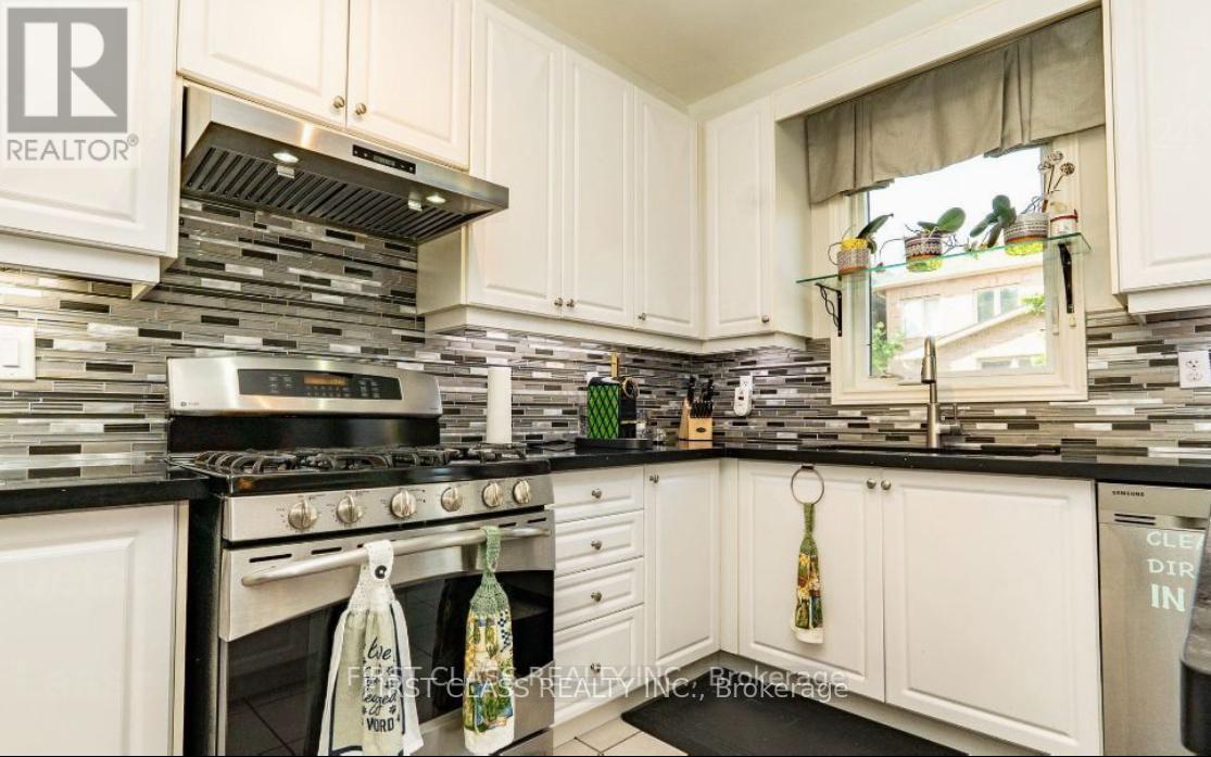 239 Dalgleish Gardens, Milton, Ontario  L9T 6Z8 - Photo 12 - W12550592