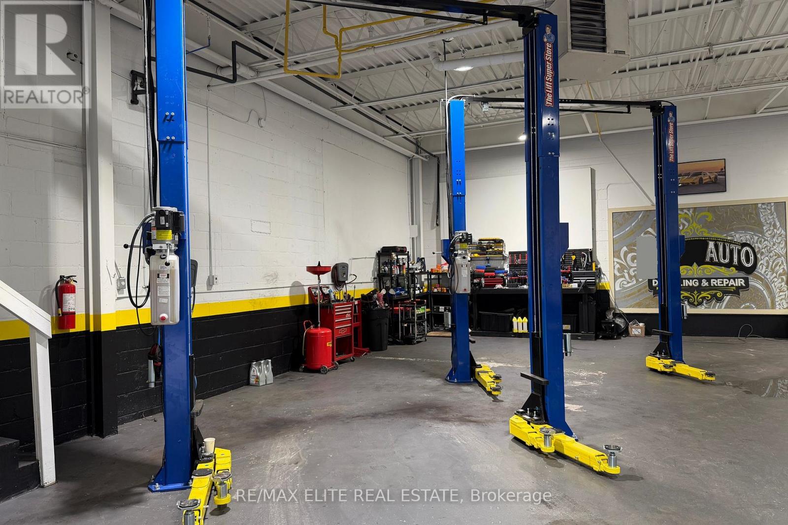 3 - 15 Milford Avenue, Toronto, Ontario  M6M 2W1 - Photo 2 - W12550602