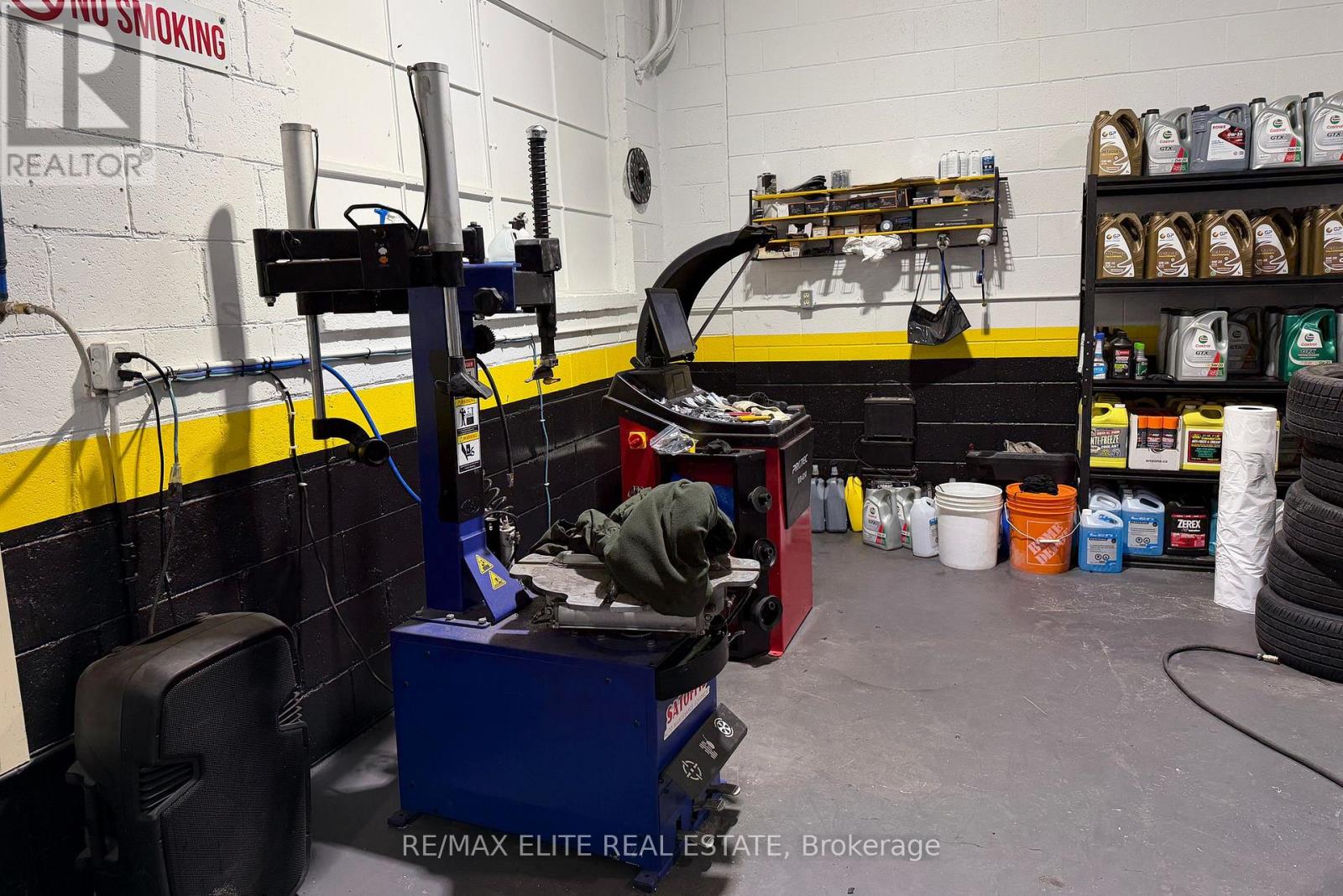 3 - 15 Milford Avenue, Toronto, Ontario  M6M 2W1 - Photo 3 - W12550602