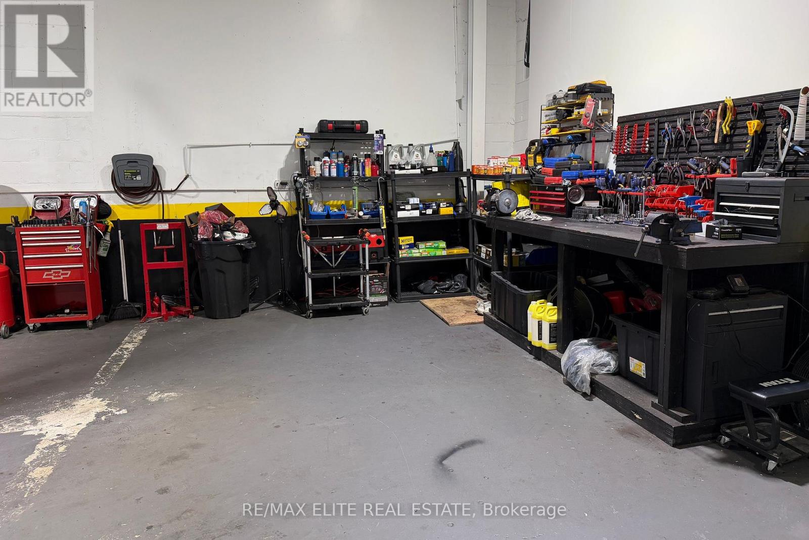 3 - 15 Milford Avenue, Toronto, Ontario  M6M 2W1 - Photo 4 - W12550602