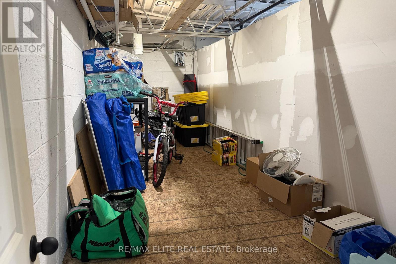 3 - 15 Milford Avenue, Toronto, Ontario  M6M 2W1 - Photo 8 - W12550602