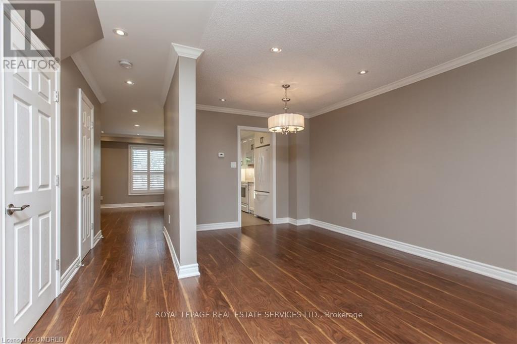 237 Ross Lane, Oakville, Ontario  L6H 5E6 - Photo 10 - W12550614