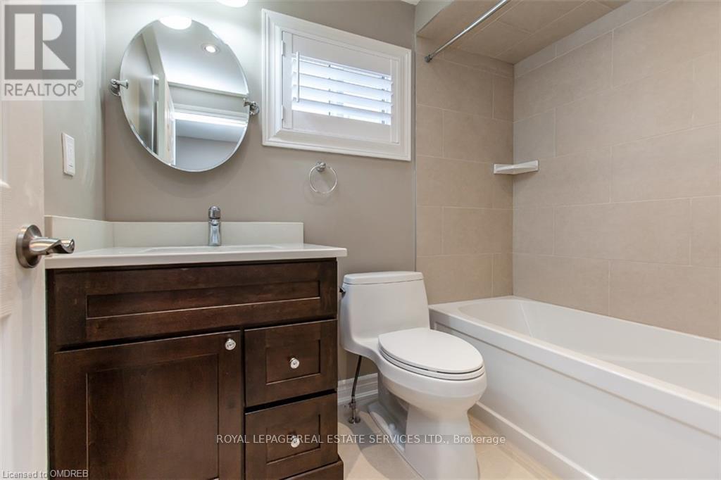 237 Ross Lane, Oakville, Ontario  L6H 5E6 - Photo 15 - W12550614