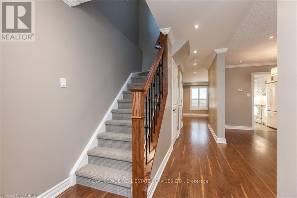 237 Ross Lane, Oakville, Ontario  L6H 5E6 - Photo 2 - W12550614