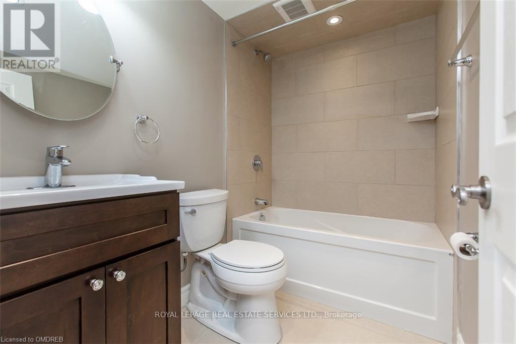 237 Ross Lane, Oakville, Ontario  L6H 5E6 - Photo 22 - W12550614