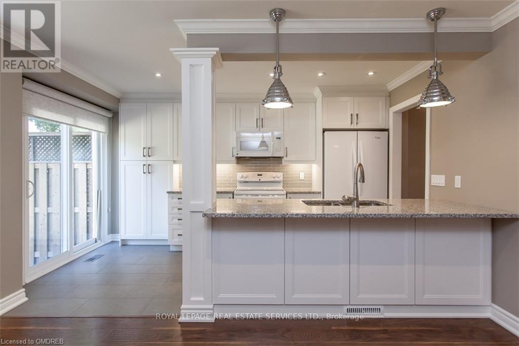 237 Ross Lane, Oakville, Ontario  L6H 5E6 - Photo 9 - W12550614