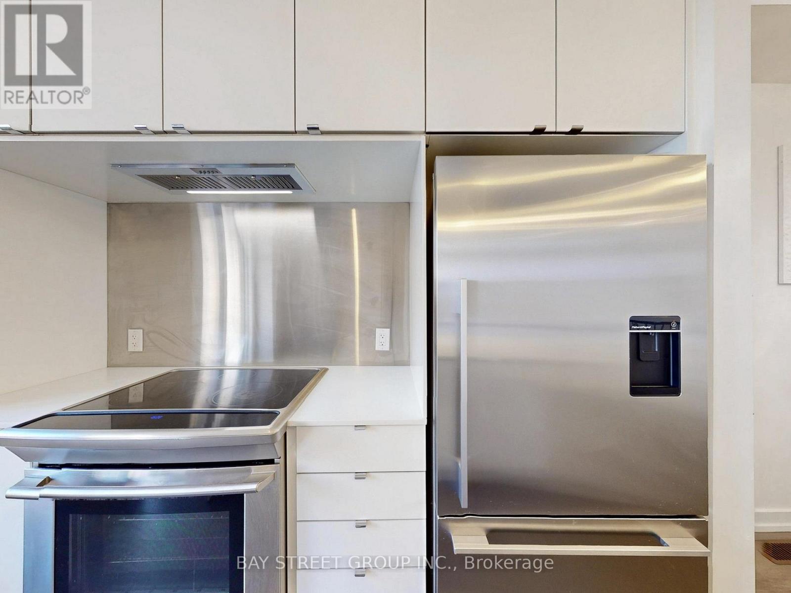 219 Huguenot Road, Oakville, Ontario  L6H 7C3 - Photo 11 - W12550648