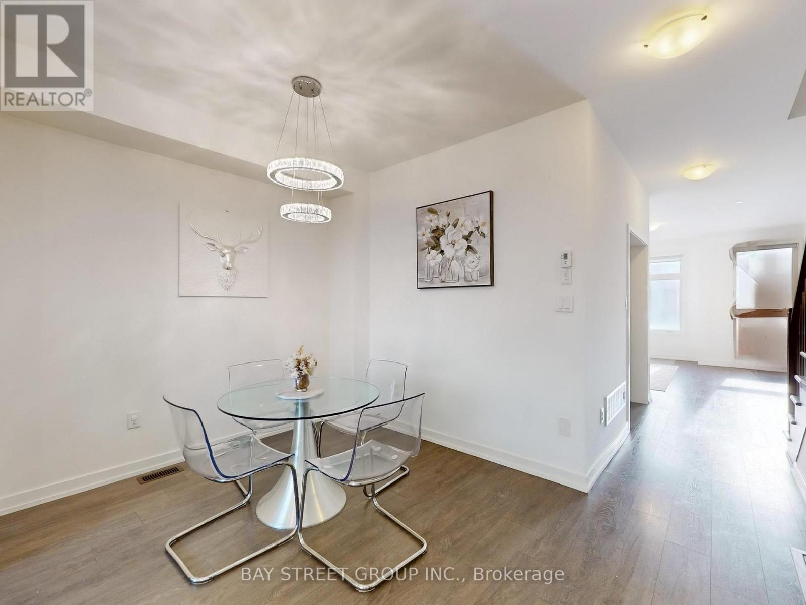 219 Huguenot Road, Oakville, Ontario  L6H 7C3 - Photo 12 - W12550648