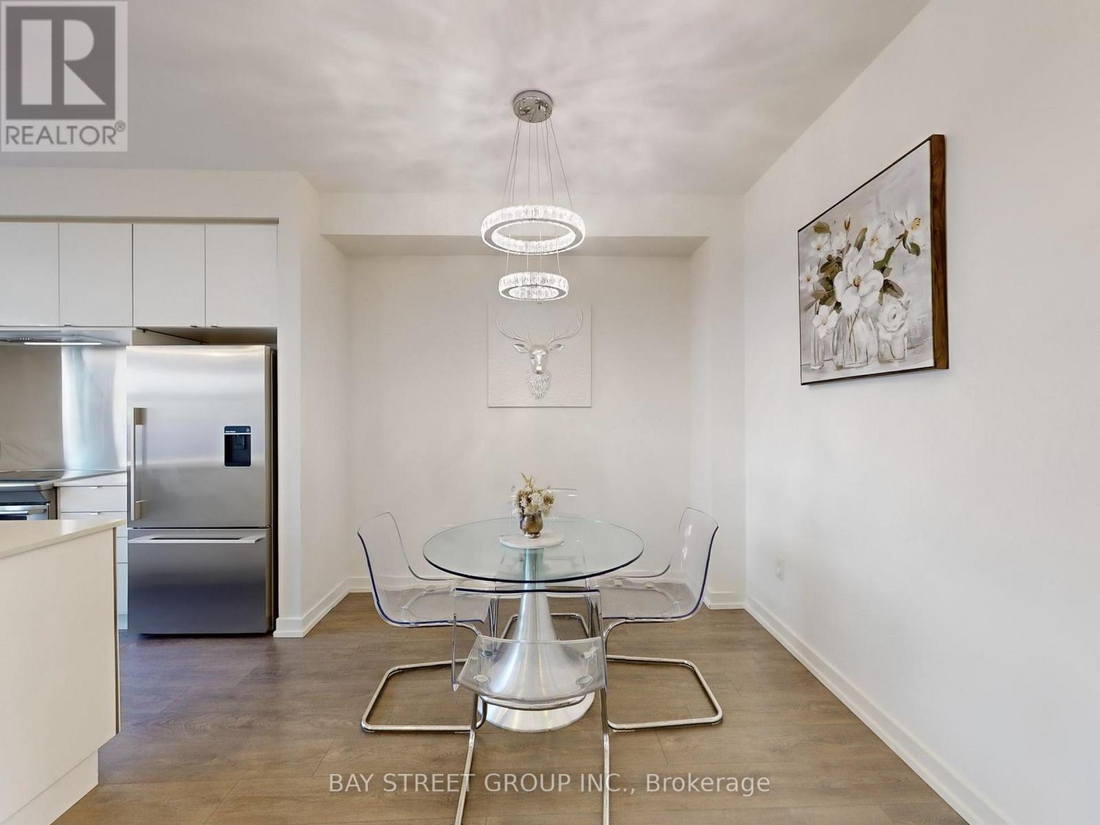 219 Huguenot Road, Oakville, Ontario  L6H 7C3 - Photo 13 - W12550648