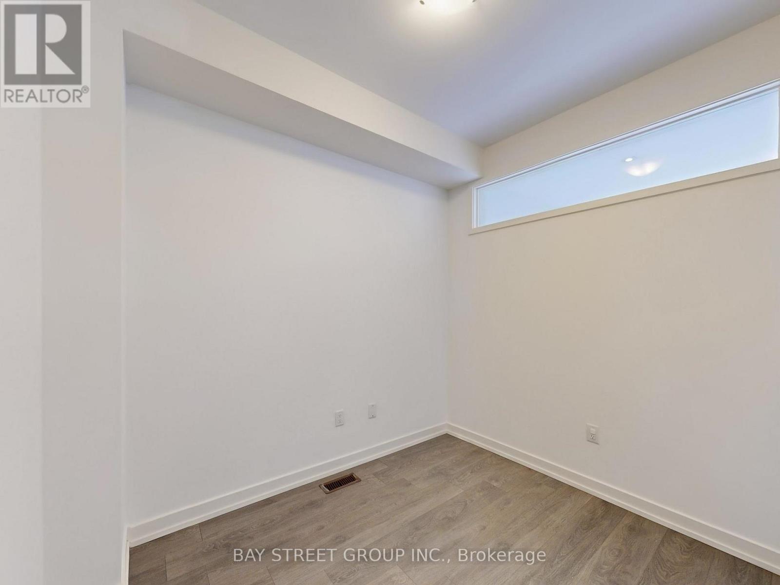 219 Huguenot Road, Oakville, Ontario  L6H 7C3 - Photo 15 - W12550648