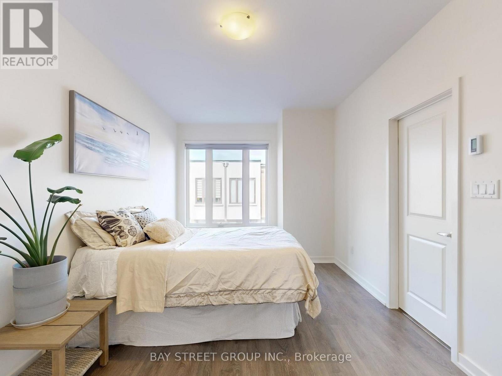 219 Huguenot Road, Oakville, Ontario  L6H 7C3 - Photo 19 - W12550648