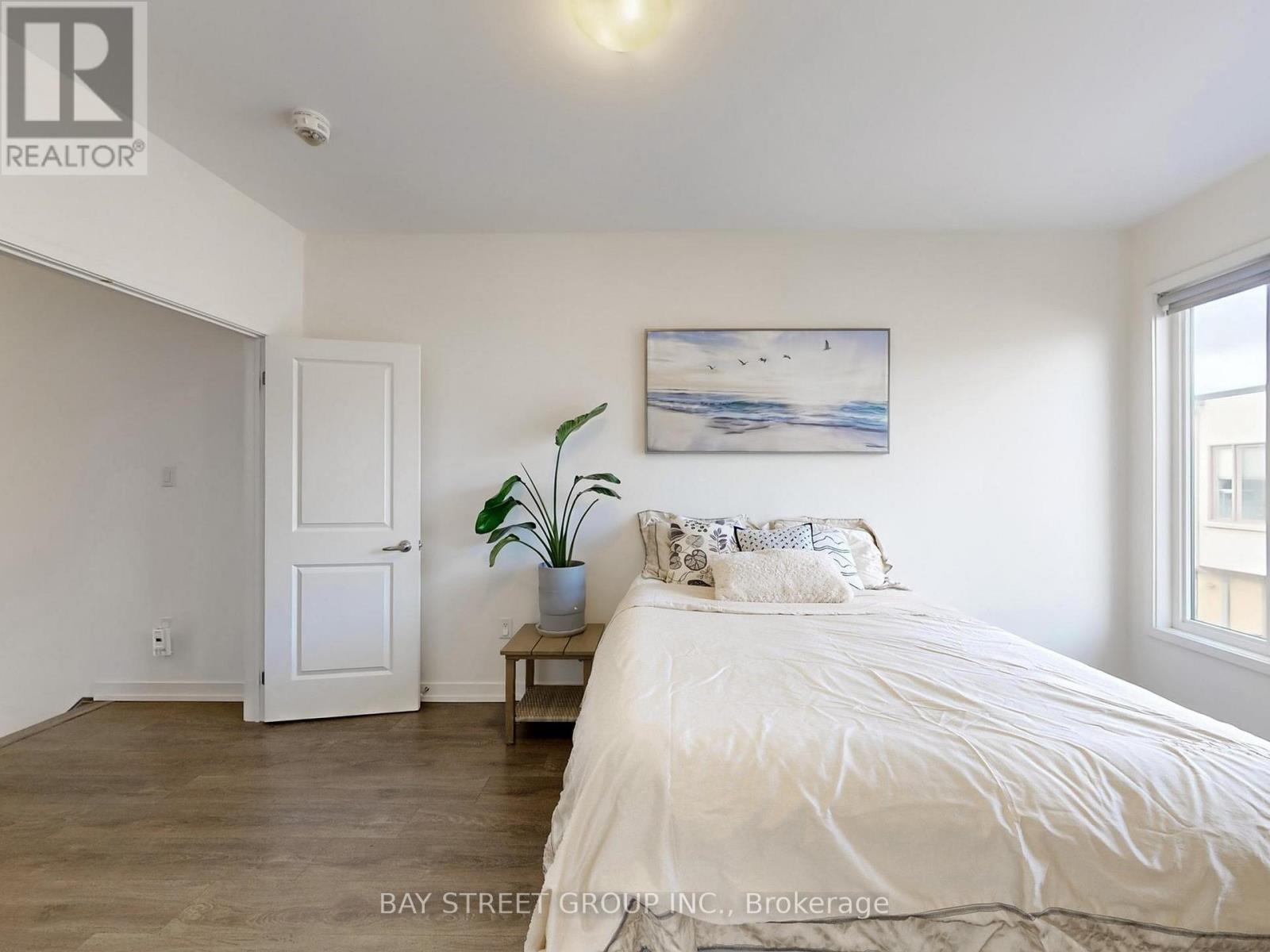 219 Huguenot Road, Oakville, Ontario  L6H 7C3 - Photo 20 - W12550648