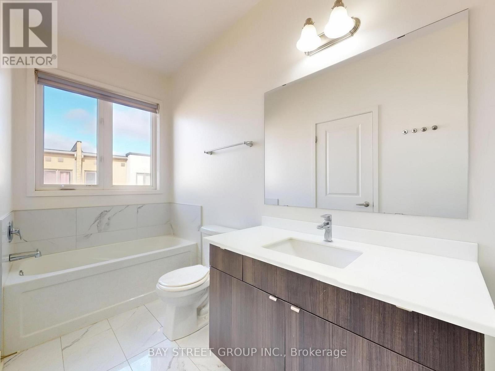 219 Huguenot Road, Oakville, Ontario  L6H 7C3 - Photo 22 - W12550648