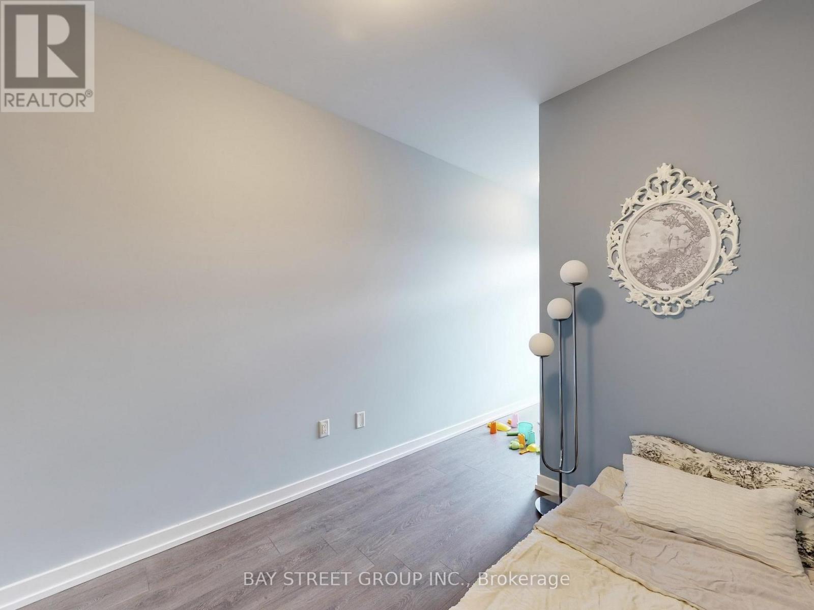 219 Huguenot Road, Oakville, Ontario  L6H 7C3 - Photo 25 - W12550648