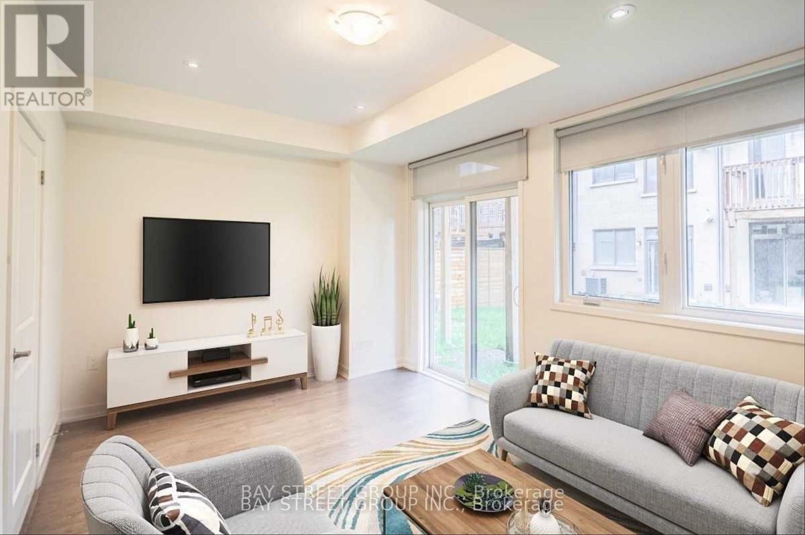 219 Huguenot Road, Oakville, Ontario  L6H 7C3 - Photo 33 - W12550648