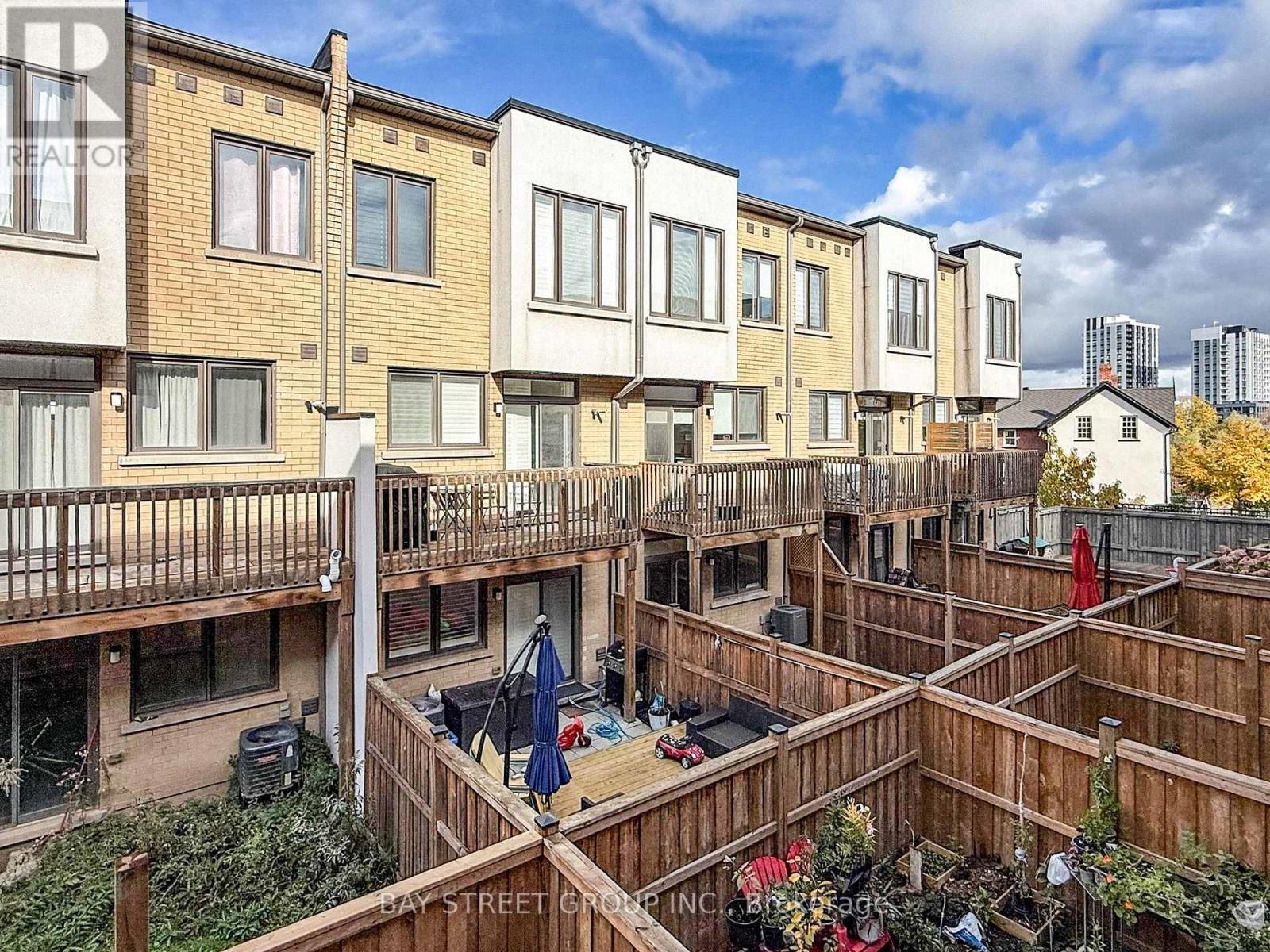 219 Huguenot Road, Oakville, Ontario  L6H 7C3 - Photo 39 - W12550648