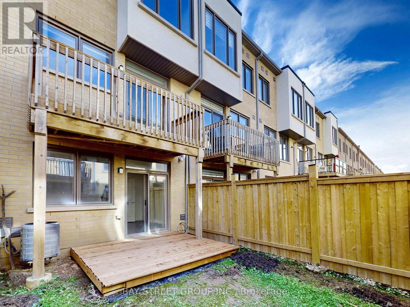 219 Huguenot Road, Oakville, Ontario  L6H 7C3 - Photo 43 - W12550648