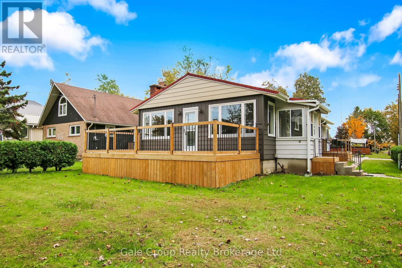 10 Clubhouse Road, Norfolk, Ontario  N0E 1T0 - Photo 1 - X12550756