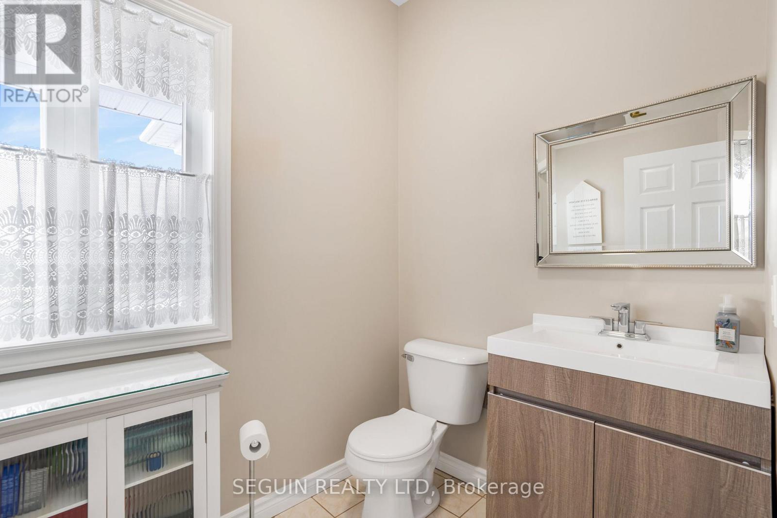 3519 Front Road, East Hawkesbury, Ontario K6A 2R2 - Photo 24 - X12550738