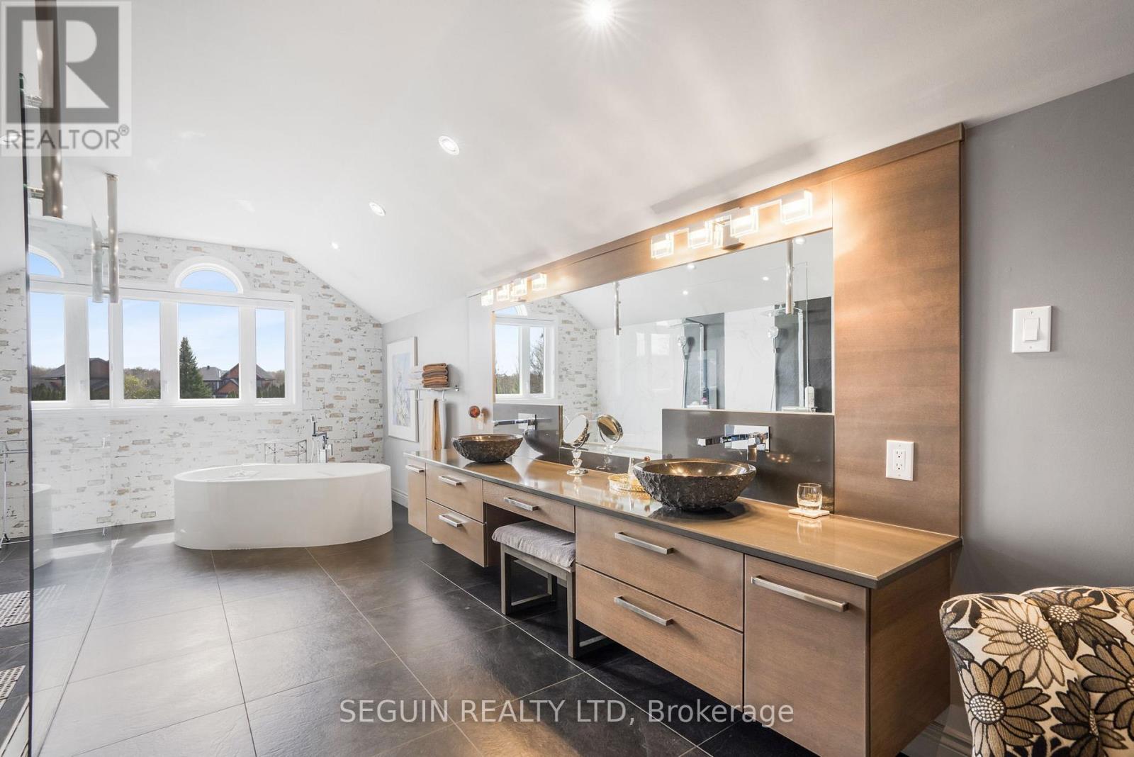 3519 Front Road, East Hawkesbury, Ontario K6A 2R2 - Photo 32 - X12550738