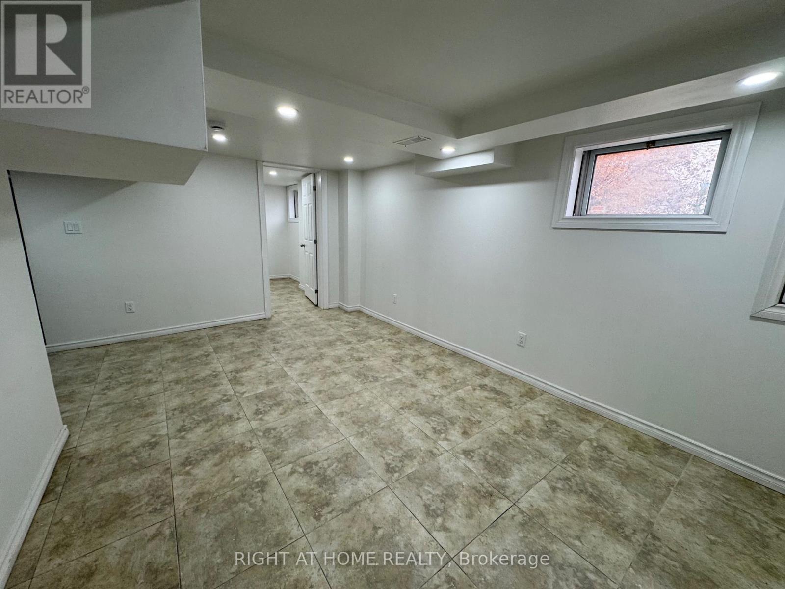 Bsmnt - 1395 Dougall Avenue, Windsor, Ontario  N8X 1R6 - Photo 10 - X12550628