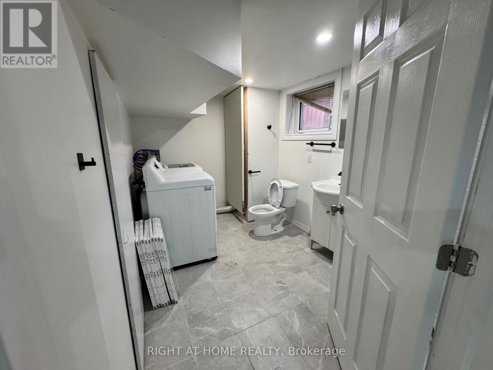 Bsmnt - 1395 Dougall Avenue, Windsor, Ontario  N8X 1R6 - Photo 4 - X12550628