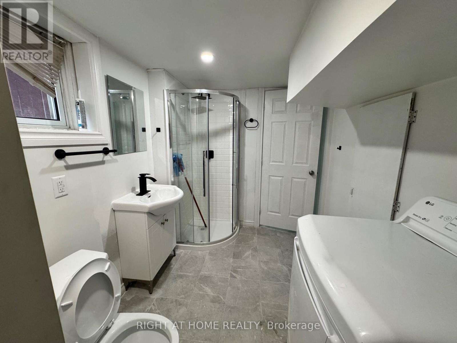 Bsmnt - 1395 Dougall Avenue, Windsor, Ontario  N8X 1R6 - Photo 5 - X12550628