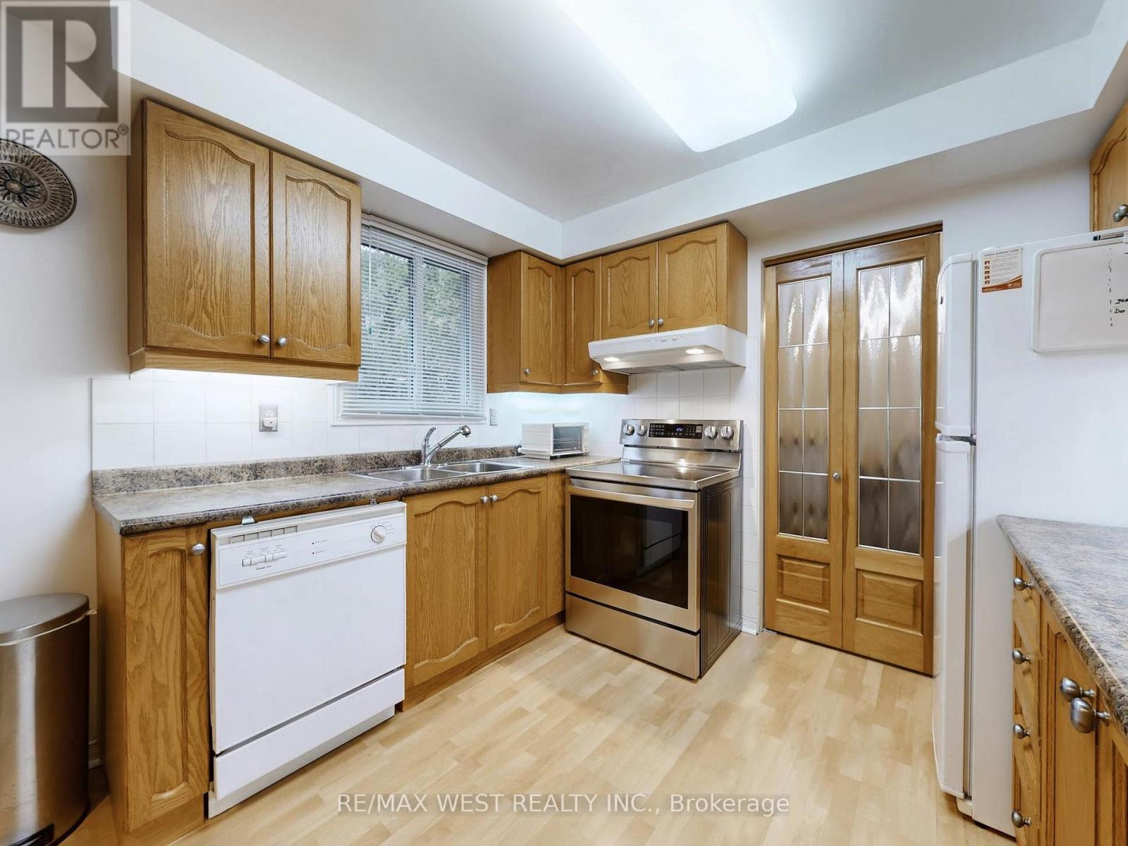 14 Chalet Road, Toronto, Ontario  M2J 3V4 - Photo 10 - C12550728