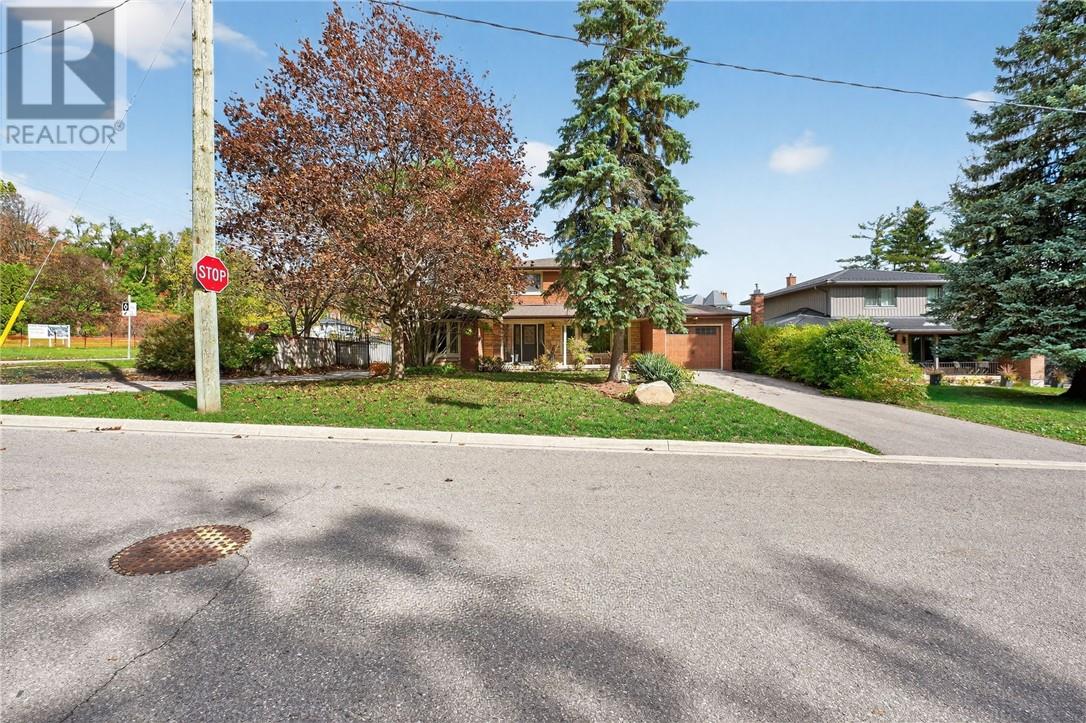 15 Rodney Street, Barrie, Ontario  L4M 4B5 - Photo 2 - 2125666