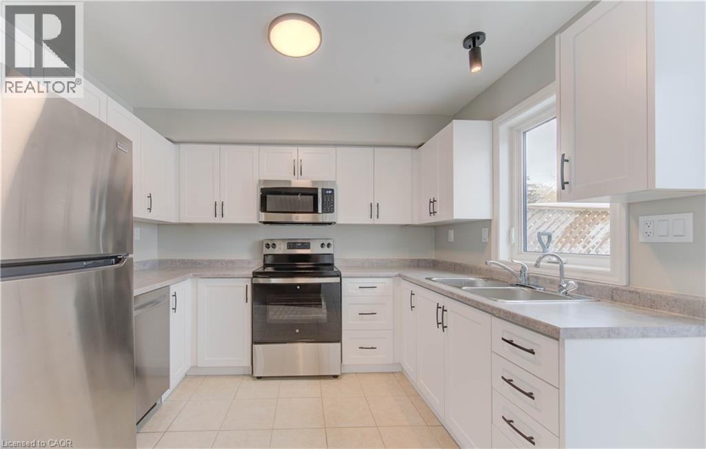 47 Broadview Avenue, Kitchener, Ontario N2A 1X8 - Photo 3 - 40787979