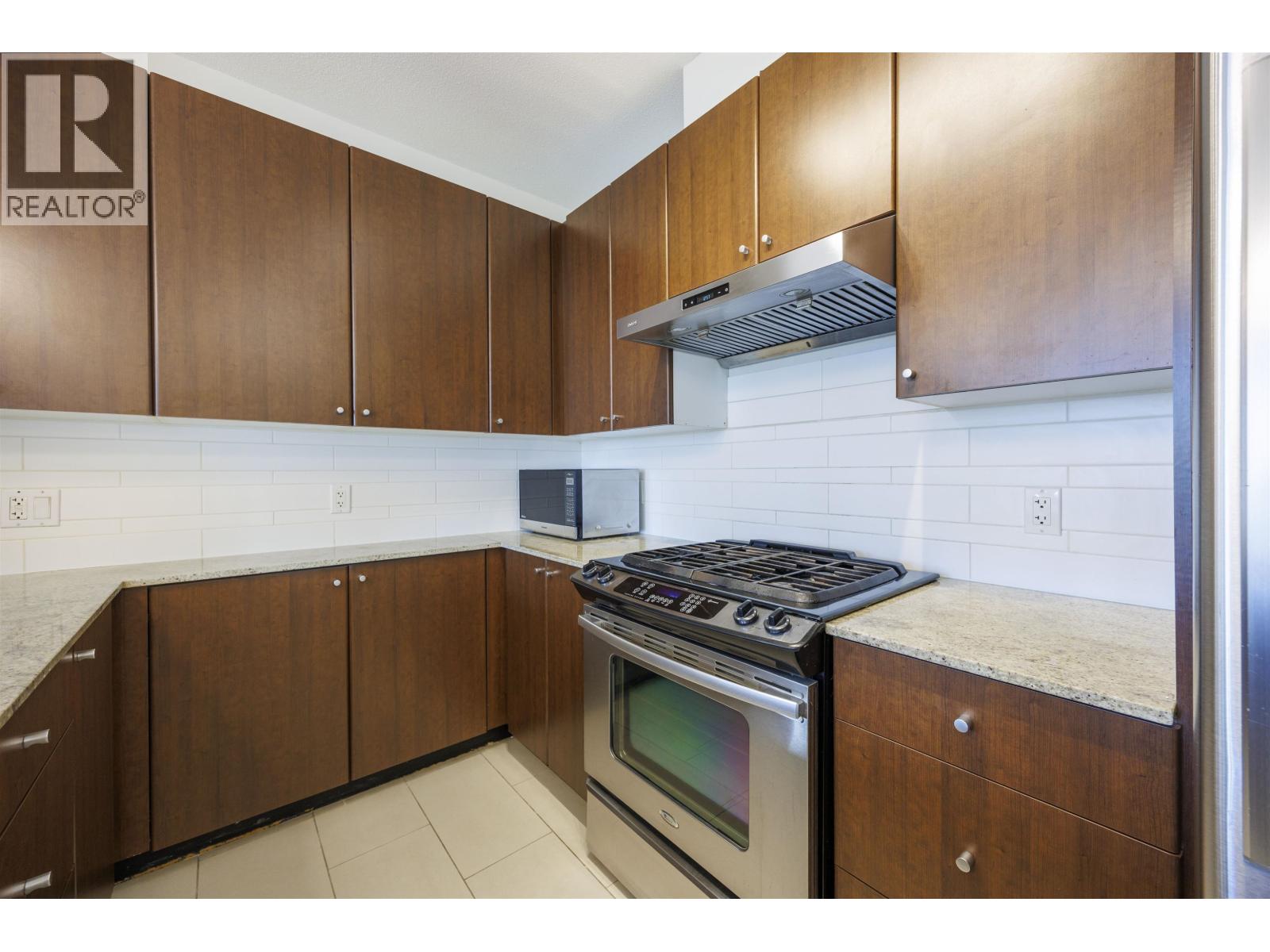 705 280 Ross Drive, New Westminster, British Columbia  V3L 0C2 - Photo 16 - R3066399