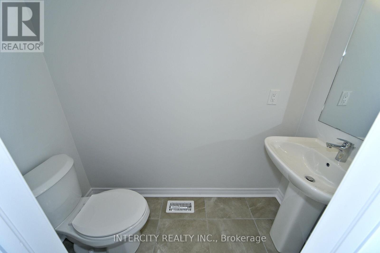 160 Mumbai Drive, Markham, Ontario  L3S 3K5 - Photo 6 - N12456536