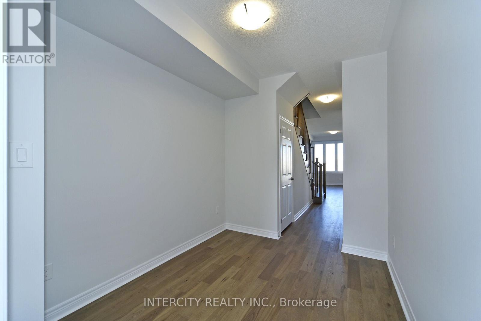 160 Mumbai Drive, Markham, Ontario  L3S 3K5 - Photo 8 - N12456536