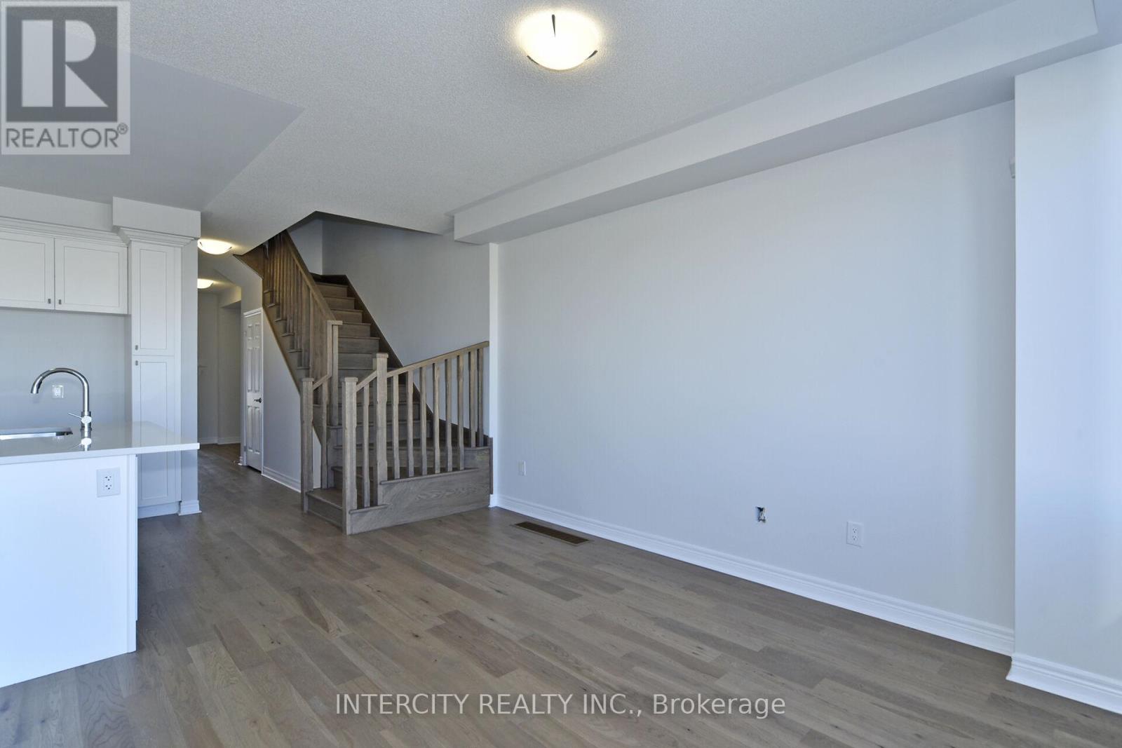 160 Mumbai Drive, Markham, Ontario  L3S 3K5 - Photo 11 - N12456536