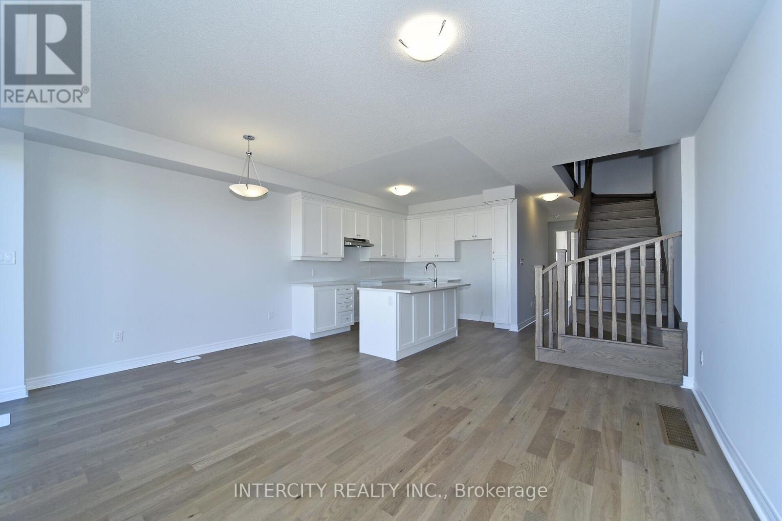 160 Mumbai Drive, Markham, Ontario  L3S 3K5 - Photo 13 - N12456536