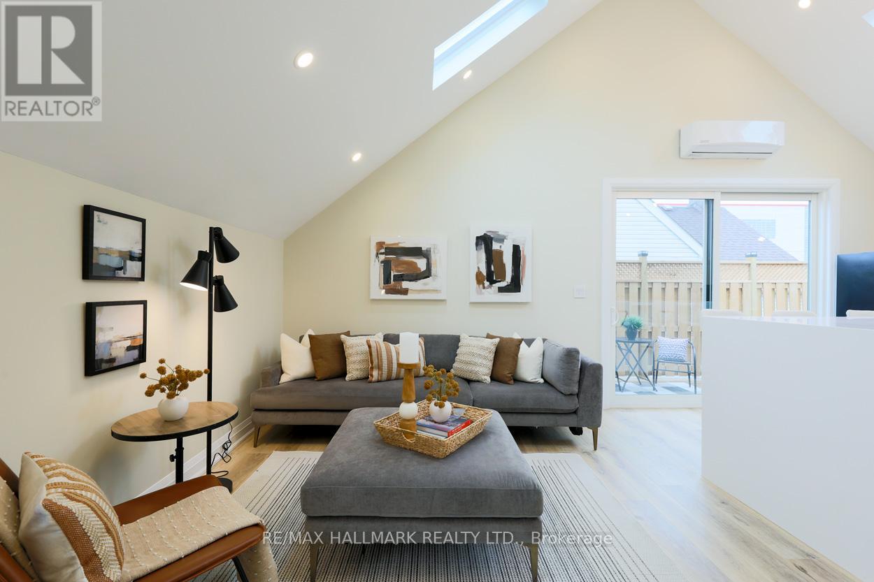 2nd Floor - 6 Luttrell Avenue, Toronto, Ontario M4C 5E3 - Photo 10 - E12550764