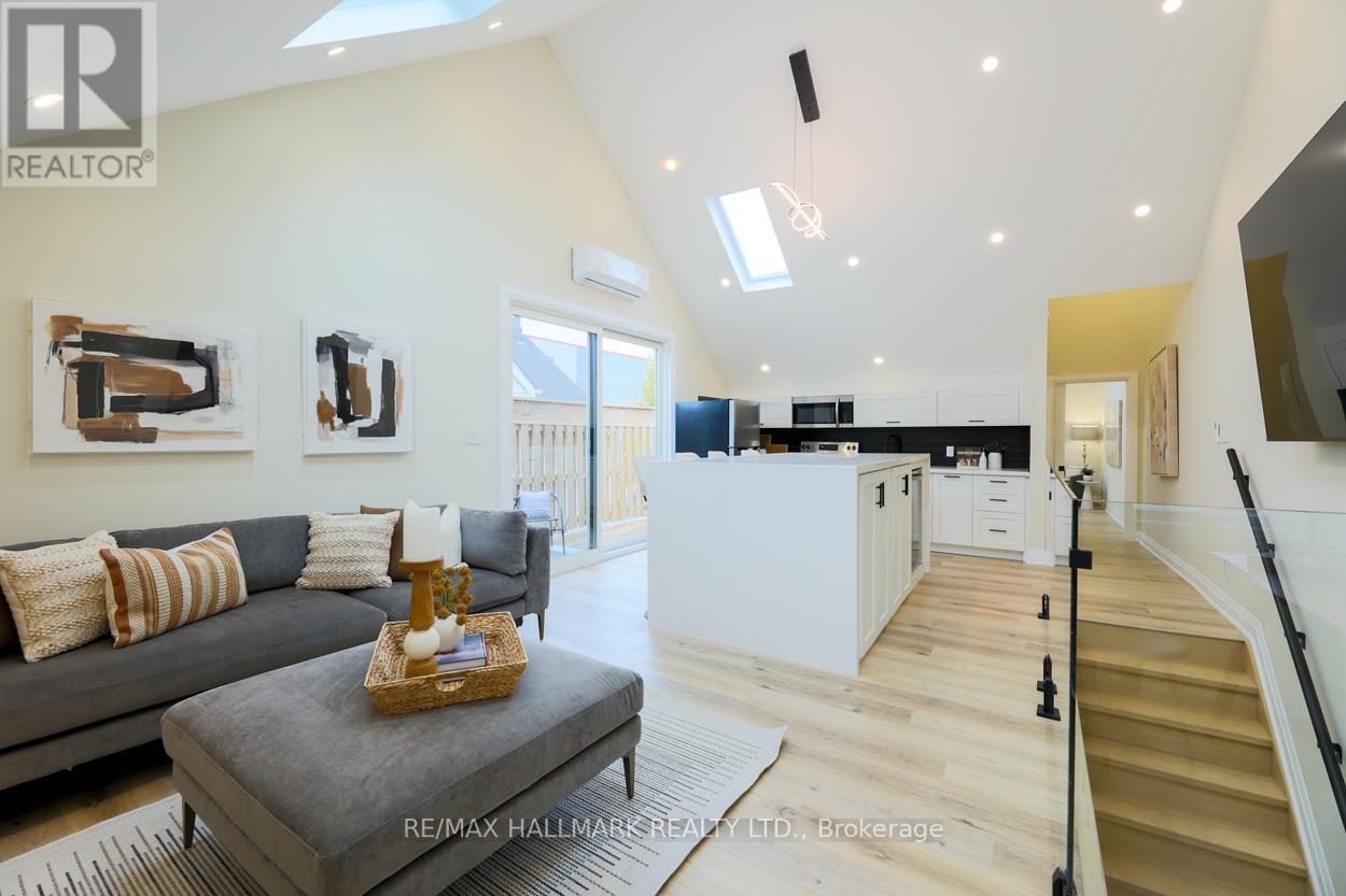 2nd Floor - 6 Luttrell Avenue, Toronto, Ontario M4C 5E3 - Photo 11 - E12550764