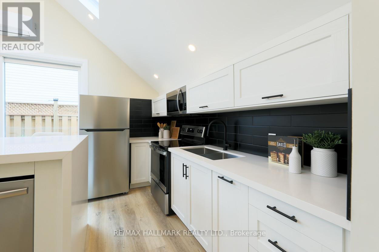 2nd Floor - 6 Luttrell Avenue, Toronto, Ontario M4C 5E3 - Photo 4 - E12550764