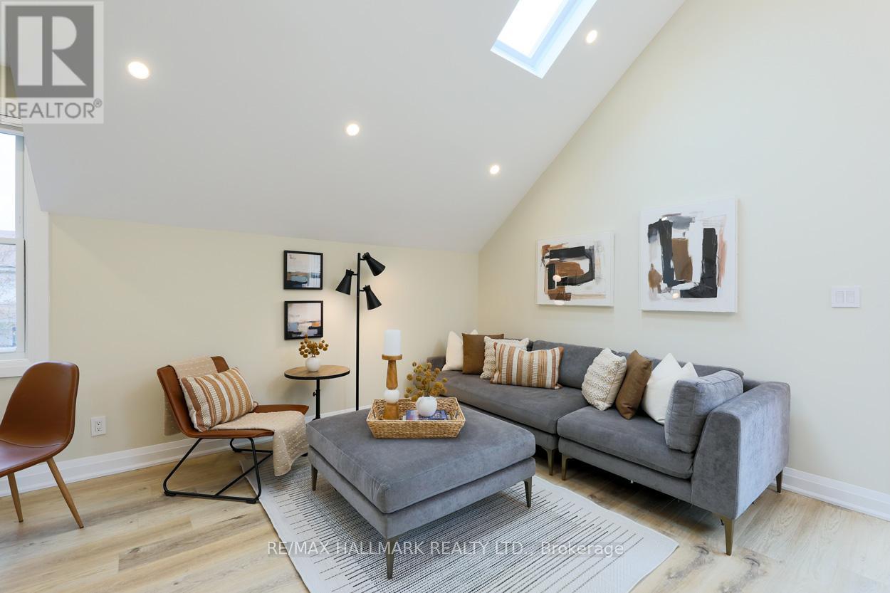 2nd Floor - 6 Luttrell Avenue, Toronto, Ontario M4C 5E3 - Photo 8 - E12550764