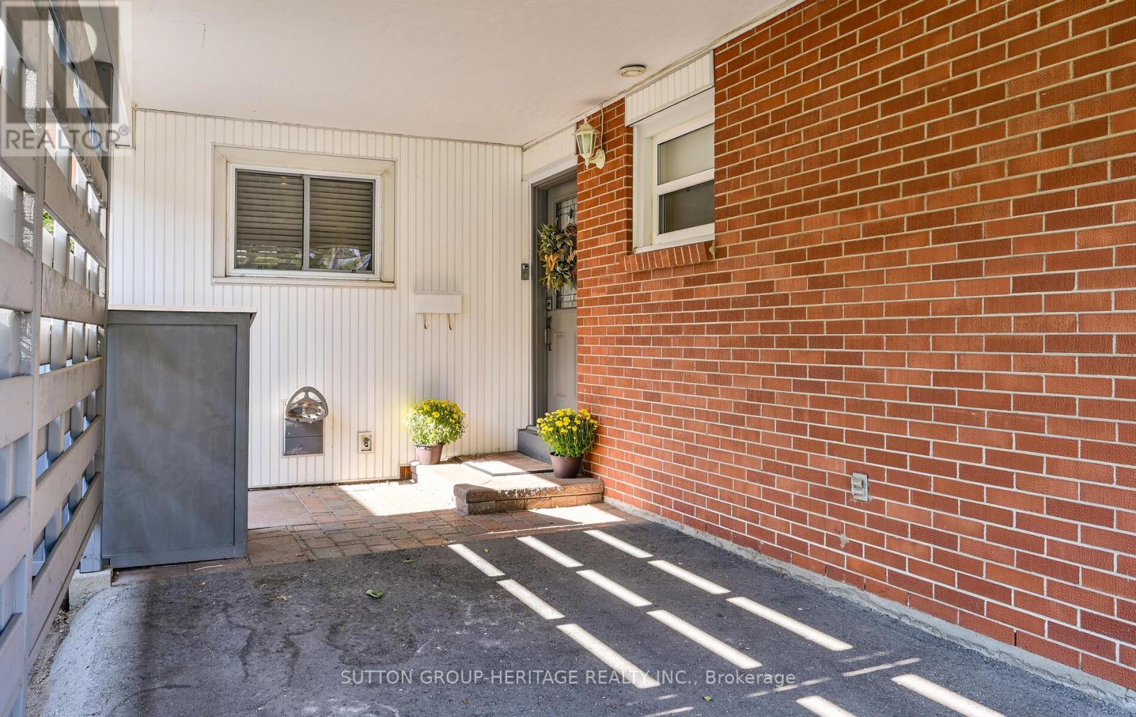 452 Elizabeth Street, Oshawa, Ontario  L1J 5T1 - Photo 3 - E12550792