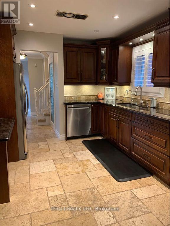 96 Smith Drive, Halton Hills, Ontario  L7G 5S7 - Photo 4 - W12362456