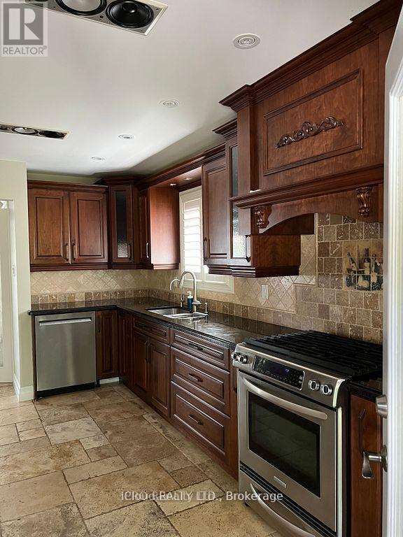 96 Smith Drive, Halton Hills, Ontario  L7G 5S7 - Photo 5 - W12362456