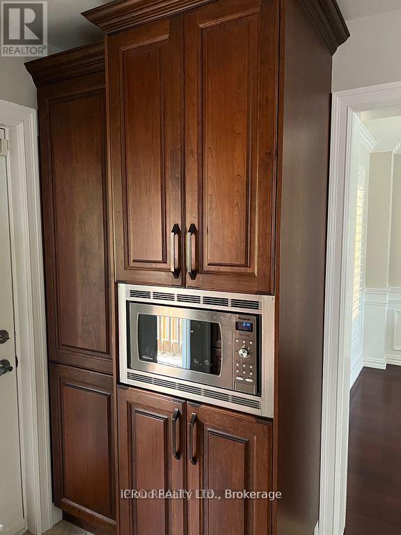 96 Smith Drive, Halton Hills, Ontario  L7G 5S7 - Photo 6 - W12362456