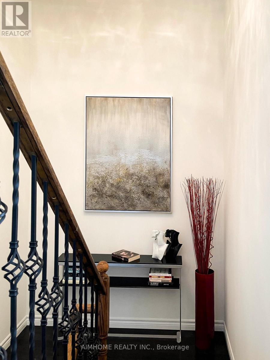 101 Grand Oak Drive, Richmond Hill, Ontario  L4E 4A6 - Photo 14 - N12550776