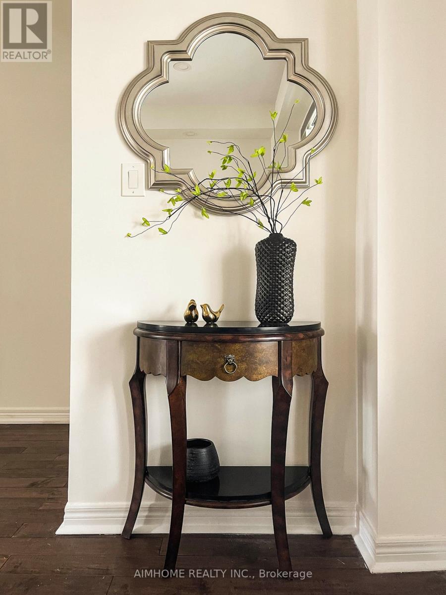 101 Grand Oak Drive, Richmond Hill, Ontario  L4E 4A6 - Photo 2 - N12550776